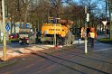 Bagger verliert Oel VU Pkw Koeln Ehrenfeld Innere Kanalstr Weinsbergerstr P212